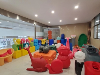 Changzhou Yingchuang Rotomolding Equipment Co,. Ltd ligne de production du fabricant