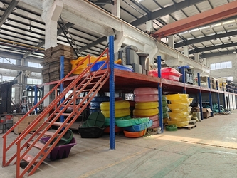 Changzhou Yingchuang Rotomolding Equipment Co,. Ltd ligne de production du fabricant