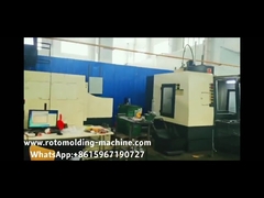 la machine à moulage à rotation de l'usine